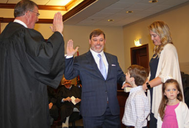 Circuit Judge Randi Mueller takes oath of office